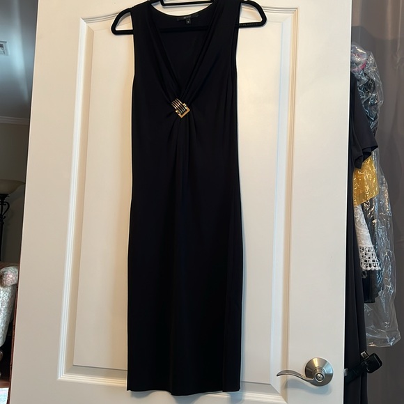 Gucci gorgeous cocktail black dress with gold brooch. Size M in as new condition - Picture 2 of 7
